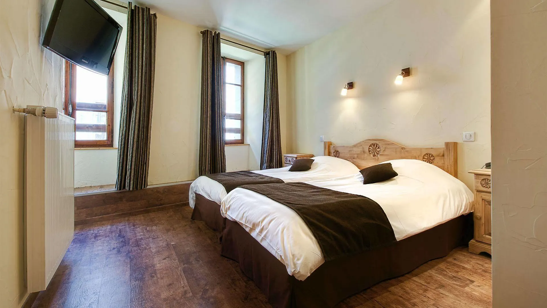 Hotel Du Commerce Thones