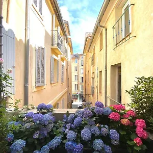 https://appartement-luxe-terrasse-climatisation-centre-d-aix.aixenprovencehotels.org